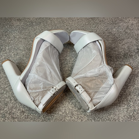 Naturalizer Joy White Leather Block Heel Sandal - Size 7 (NIB) - Picture 8 of 16